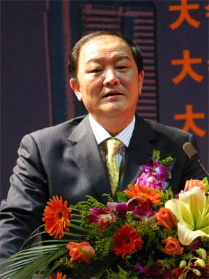 图文:中国期货业协会常务副会长邹建平_期货滚
