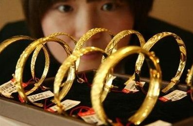 国际金价回调 京城金饰价格龙年首次调降_黄金