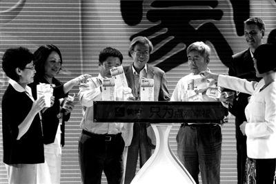 蒙牛13年来首次换装