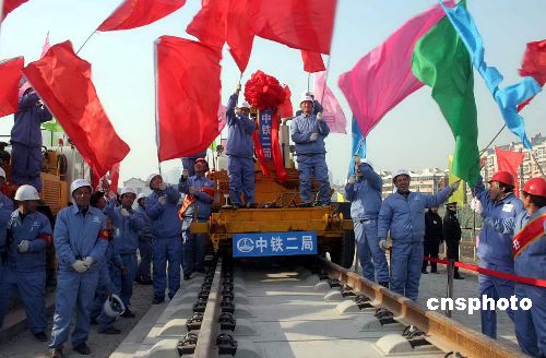 ��־����ȷ������Ǽ���·�ڱ�������ǰ��ͨ��Ӫ