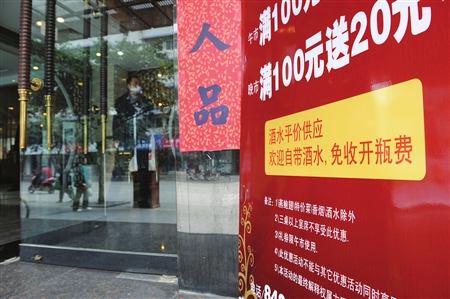 �ɶ�һ��¥����ӭ�Դ���ˮ������ͷ