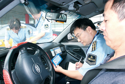 北京质监局对出租车计价器进行检测_滚动新闻