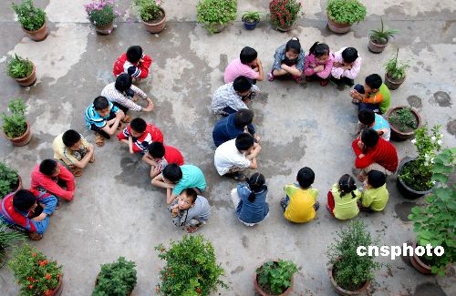 人口国情教育读本_人口老龄化国情教育知识读本(2)