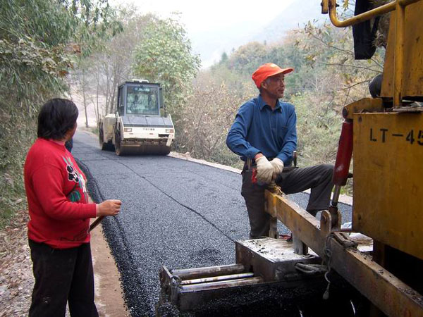 柯坦镇实施旅游建设通达工程