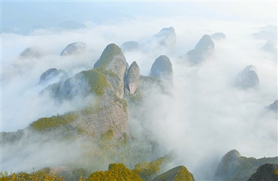 新宁县崀山风景区八角寨风光.本报记者 韩世祺 摄