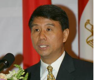 易小准:中日韩三国将于2012年启动自由贸易谈