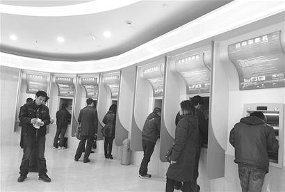 图文:华中最大在行式自助银行日交易额突破30