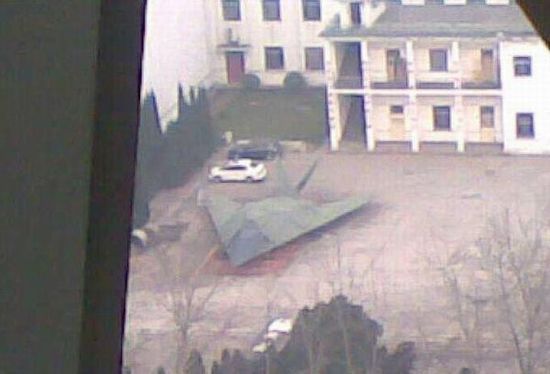 韩媒称中国隐形轰炸机曝光 酷似F-117(图)_滚