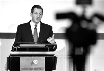 年轻客户的时代来了, 瑞士模式混合美国模式_