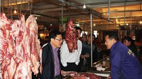 陈文浩调研中心城区农贸市场 加快改造升级_滚