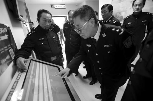 图文:专注互联网+张文昌警务室启用_滚动新闻