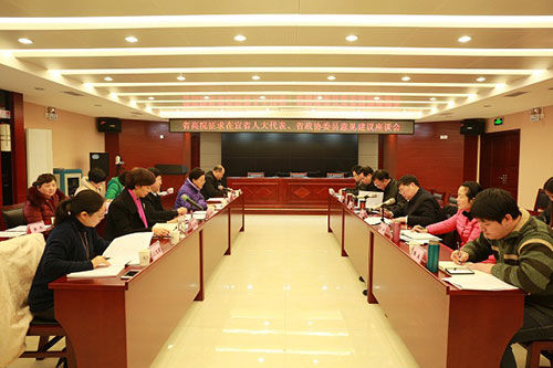 吕小武征求在宜人大代表、政协委员对法院工作的意见建议