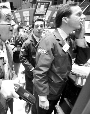 海外股市震荡 QDII净值下滑_基金动态