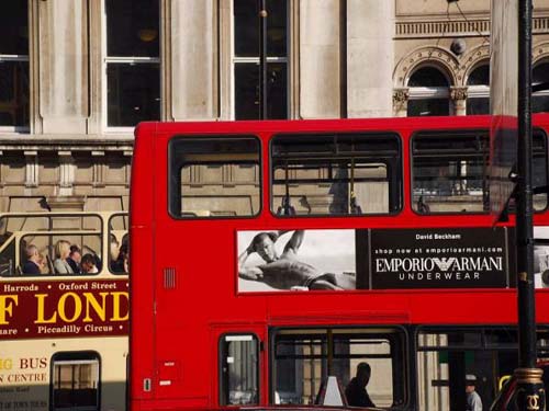 英旅游局待客指南 遇中国人恭维别说谢谢
