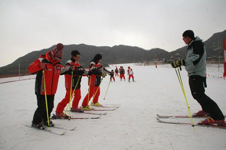 北京狂飚乐园首届冰雪节开幕(图)