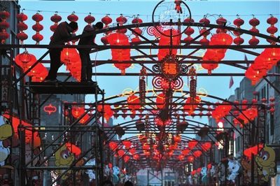 京城“上元灯会”正月十五前门亮灯(图)