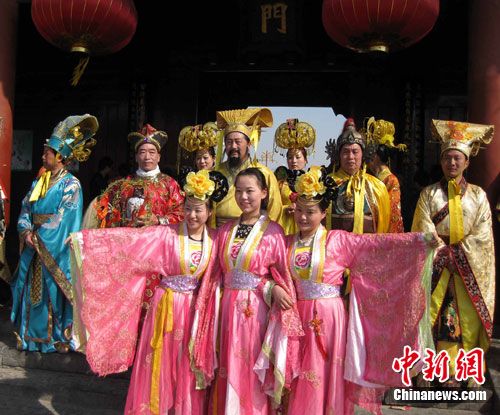 开封2000人清明文化巡游亮点纷呈(图)