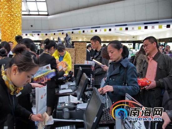 探营海口免税店:海南离岛免税政策全面实施(图)