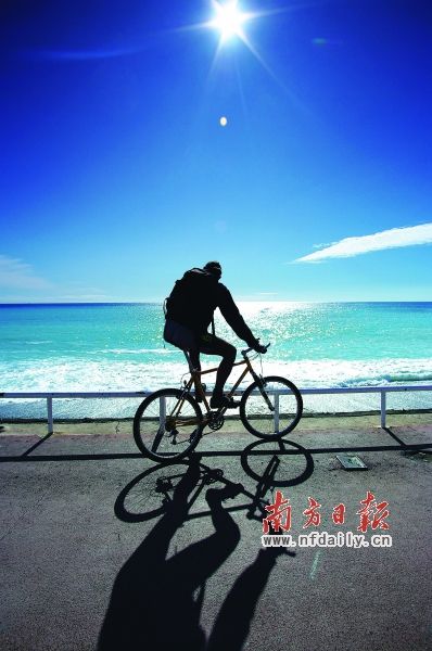 游走在黄与蓝之间 法国“柠檬之城”:游走在黄与蓝之间(组图)