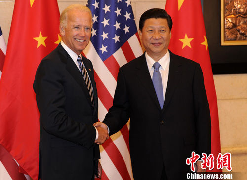 ����ͼ��2011��8��19�գ��й����Ҹ���ϯϰ��ƽ����������ͳ�ݵ��ڱ��������ϯ������ҵ����̸�ᡣ�����緢 ���� ��