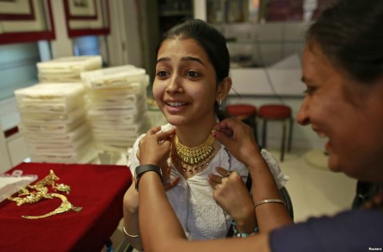 印度今年黄金走私增长了七倍，已经超出了毒品贸易。