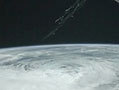 太空实拍飓风桑迪 规模巨大风眼清晰可见
