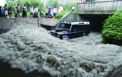  ����ׯ�復����·������ˮһ�ȴ�1.2���һ��ԽҰ����������ͨ��������޴��˻���