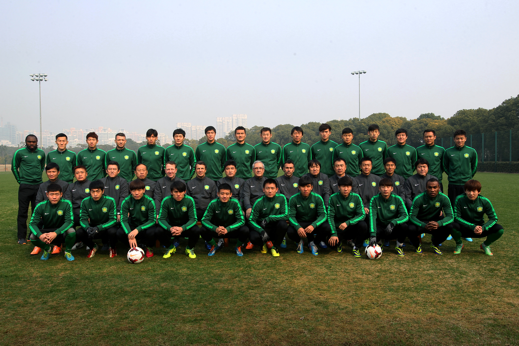 2014北京国安足球队全家福