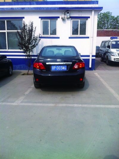 河北民警被发现驾驶与北京车主牌照相同轿车 