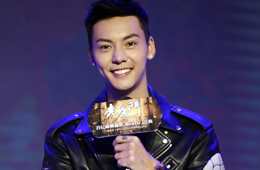 每日美搭 陈伟霆机车夹克酷帅不羁