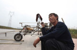 图文：沈阳62岁男子自制飞机于当天试飞