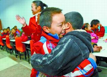 抱一抱课堂上学习品尝幸福 体验幸福,情感教