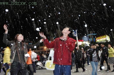 圣诞夜,榕城下雪了