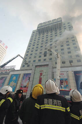 乌鲁木齐批发市场发生火灾