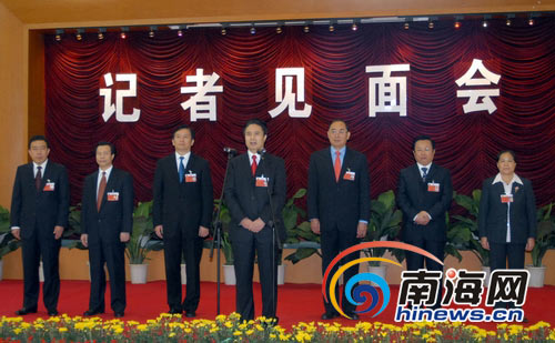 新一届海南省政府领导班子亮相记者见面会