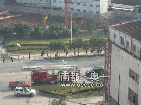 深圳南山区大楼失火已致15人死亡(组图)