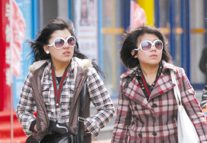 风狂 昨日七级大风惹出事故一串串