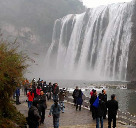 韩国百名旅行商及媒体记者赴贵州考察旅游线路