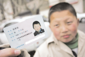 22岁小伙看起来顶多12岁