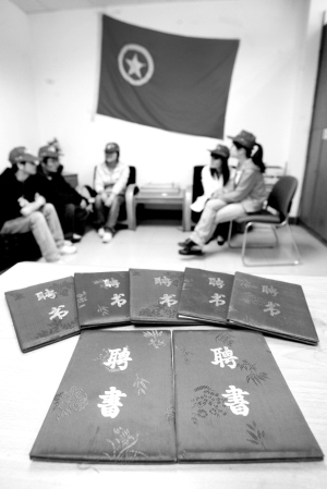 30爱心家教家庭出炉选自贫困、贡献家庭_新闻