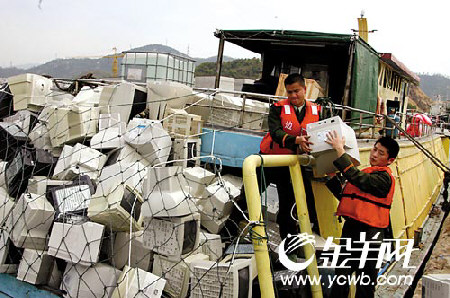 设伏6小时 公安边防支队龙岗大队查获走私旧电