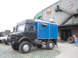 堪比坦克的奔驰房车