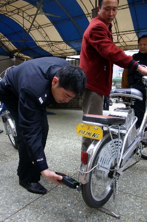 �ɶ��Ե綯��ʵ����������������