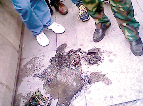 江中钓起手枪手铐