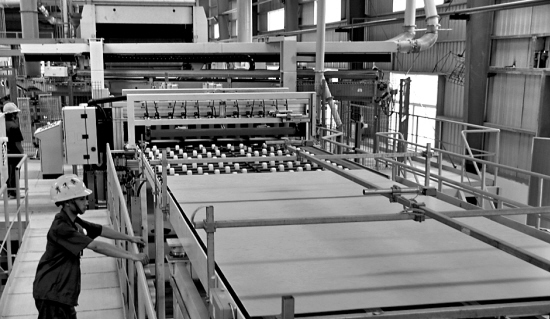 亚洲最大人造板生产线落户德庆