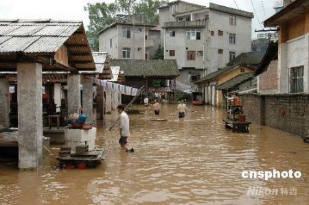 广西洪灾进一步扩大九十多万民众紧急转移