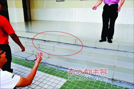 深圳宝安实验学校地面下沉 部分教学楼墙体开