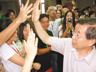 曾说退出政坛 谢长廷:幽默啦_新闻中心_新浪网