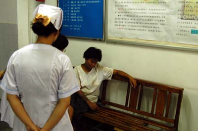<em>女</em>疯子昨送<em>精神病院</em>救治_新闻中心_新浪网