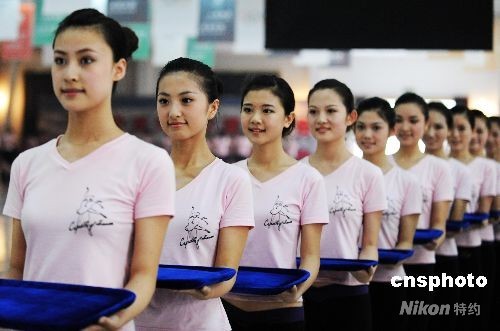 北京奥运337名女子礼仪人员多为大学生(图)